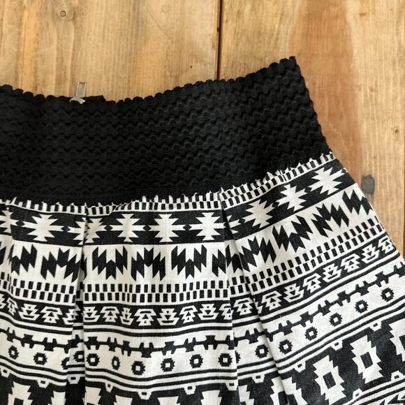 Mi Ami Southwestern Mini Swing Skirt Elastic Waist M Black White Made in USA - Picture 2 of 5